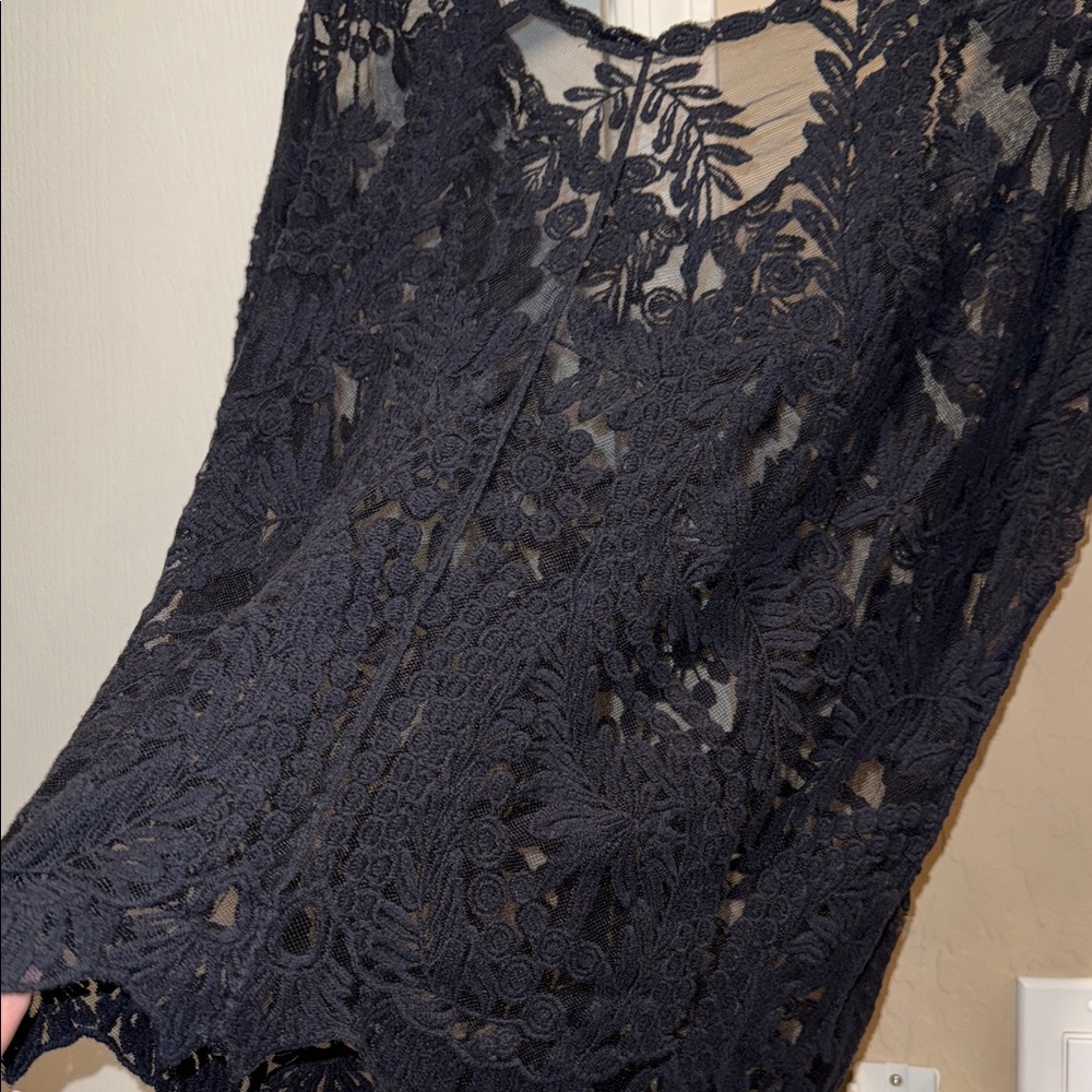 Chic Black Lace Blouse - Picture 4 of 5